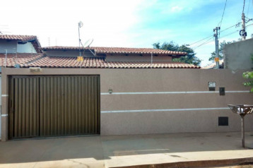 CASA DE ESQUINA BEM LOCALIZADA